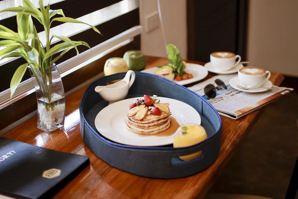Davao City The Bourke Hotel מראה חיצוני תמונה