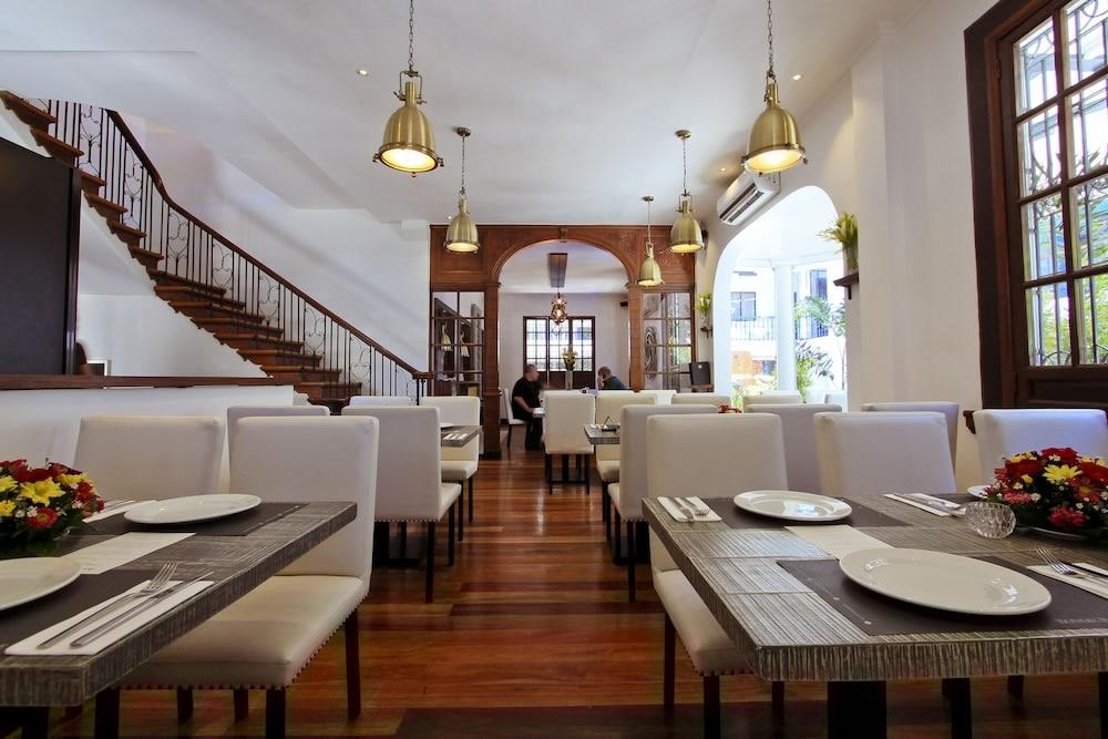 Davao City The Bourke Hotel מראה חיצוני תמונה